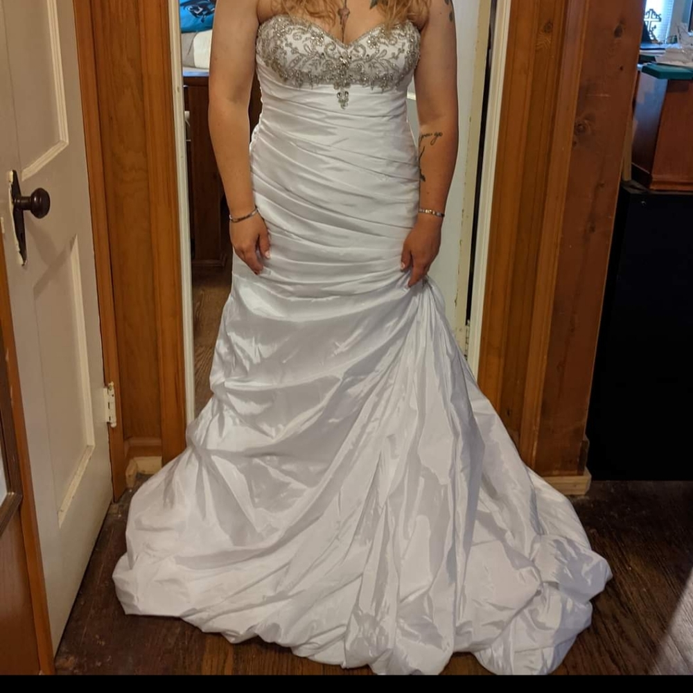 Stunning Size 12 Corset Back Wedding Gown Mermaid Style